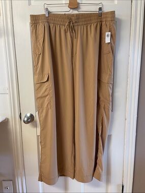 Old Navy Stretchtech quick dry tan cargo pants brand new women’s size XXL